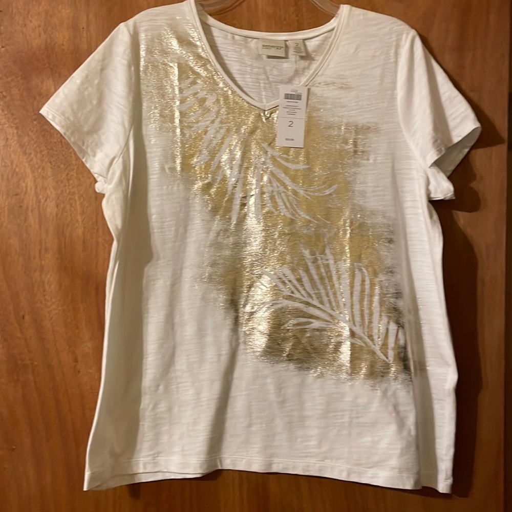NWT Zenergy by Chico’s pretty white tee with beautiful gold leaf image (OLCC)
